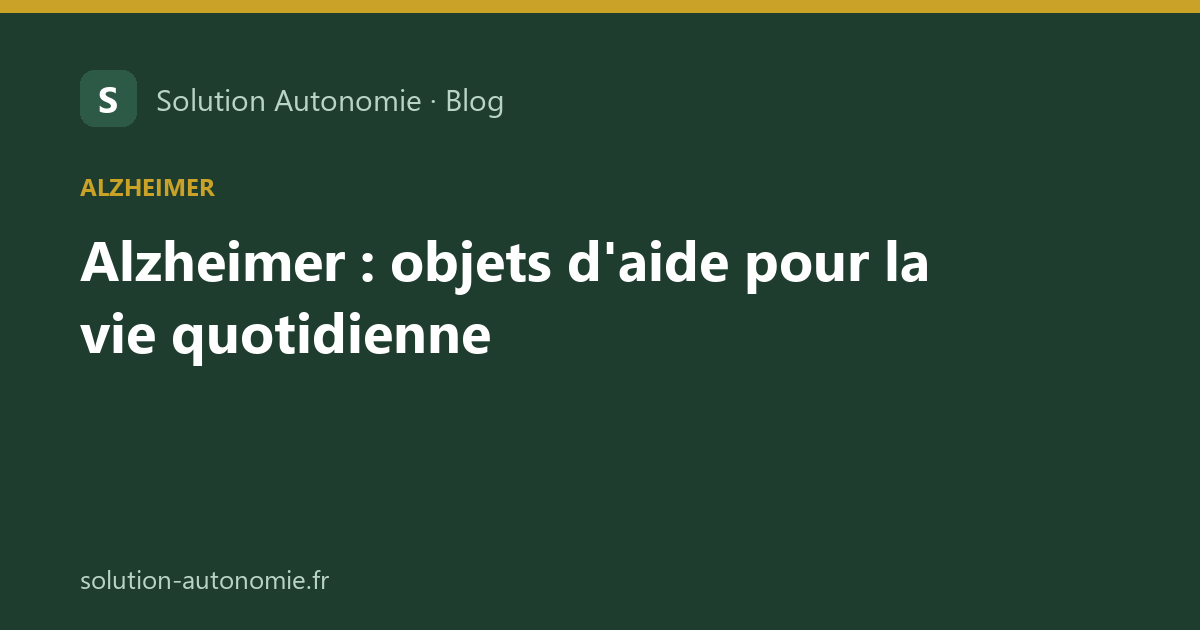 Une horloge-calendrier à grand écran et un pilulier posés sur une table, dans le salon d'une personne âgée