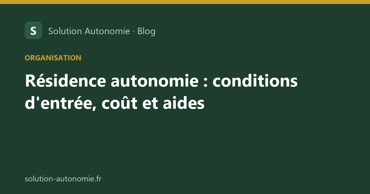 Deux seniors discutent autour d'une table dans la salle commune lumineuse d'une résidence, un jardin visible derrière la fenêtre
